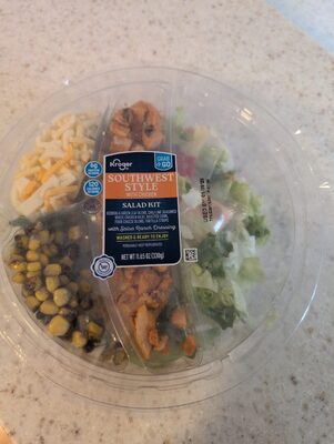 Southwest Style Salad With Chicken Iceberg & Green Leaf Blend, Chili Lime Seasoned White Chicken Meat, Four Cheese Blend, Roasted Corn, Tortilla Strips With Salsa Ranch Dressing Salad Kit, Southwest Style