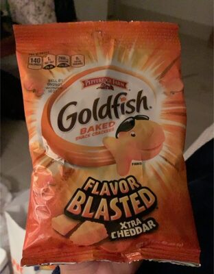 Goldfish Flavor Blasted Xtra Cheddar Crackers, Snack Crackers, 2.45 oz snack pack