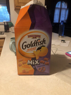 Goldfish Mix with Flavor Blasted Xtra Cheddar and Pretzel Crackers, Snack Crackers, 34 oz carton
