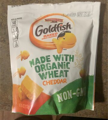 Pepperidge Farm Goldfish Made with Organic Wheat Cheddar Crackers, 4 oz. Re-sealable Bag