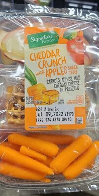Cheddar Crunch With Apples Carrots, Apples, Mild Cheddar Cheese, & Pretzels Snack Tray, Cheddar Crunch With Apples