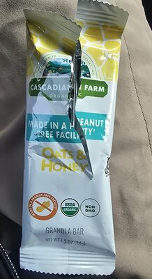 Cascadian Farm Organic Oats & Honey Granola Bar Made in a Peanut Free Facility