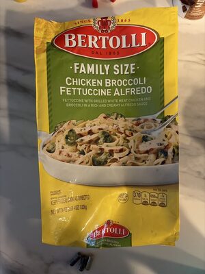 Bertolli Frozen Skillet Meals Family Size Chicken Broccoli Fettuccine Alfredo, 36 oz.
