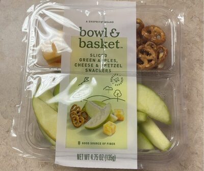Green Sliced Apples, Cheese & Pretzel Snackers, Green