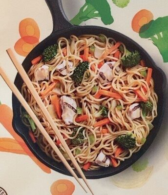 Chicken Chow Mein Skillet Meal White Chicken Meat With Chow Mein Noodles And Vegetables, Chicken Chow Mein