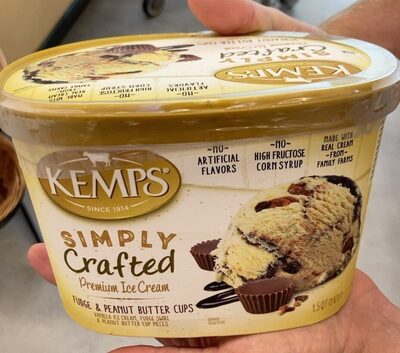 Fudge & Peanut Butter Cups Vanilla Premium Ice Cream, Fudge Swirl & Peanut Butter Cup Pieces, Fudge & Peanut Butter Cups