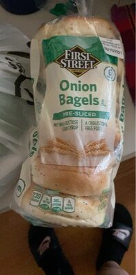 Onion Pre-Sliced Bagels, Onion