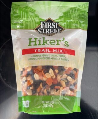 Hiker's A Blend Of Peanuts, Raisins, Papaya, Almonds, Pumpkin Seed Kernels & Walnuts Trail Mix, Hiker's