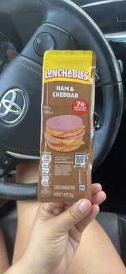 Ham And Cheddar Cracker Stackers