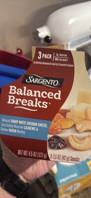 Natural Sharp White Cheddar Cheese, Sea-Salted Cashews & Golden Raisin Medley Snacks, Natural Sharp White Cheddar Cheese, Sea-Salted Cashews & Golden Raisin Medley
