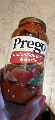 Prego Italian Sausage and Garlic Meat Sauce, 23.5 oz Jar