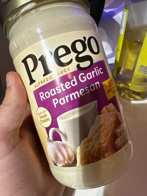 Prego Alfredo Sauce with Roasted Garlic and Parmesan Cheese, 22 oz Jar
