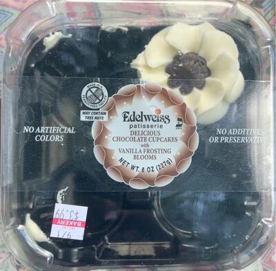 Delicious Chocolate Cupcakes With Vanilla Frosting Blooms, Vanilla Frosting Blooms