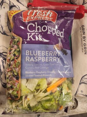 Blueberry Raspberry Iceberg Lettuce, Green Leaf Lettuce, Carrots, Red Cabbage Blueberry Raspberry Dressing Dried Blueberries Slivered Toasted Almonds Chopped Kit, Blueberry Raspberry