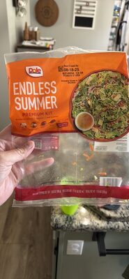 Endless Summer Swiss Cheese, Sunflower Seeds, Romaine Lettuce, Red Cabbage, Summer Vinaigrette, Herbs & Spices, Artisan-Style Croutons, Carrots Premium Kit, Endless Summer