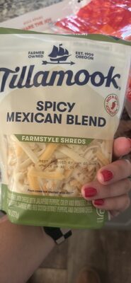 Spicy Mexican Blend Farmstyle Thick Cut Shredded Monterey Jack Cheese With Jalapeno Peppers And Cheddar Cheese, Spicy Mexican Blend