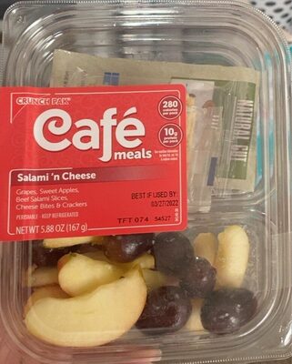 Salami 'N Cheese Sweet Apples, Grapes, Emmental Cheese, Beef Salami Slices & Crackers Cafe Meals, Salami 'N Cheese