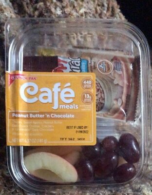 Peanut Butter 'N Chocolate Sweet Apples, Grapes, Colby-Jack Cheese, Ghirardelli Dark Chocolate Peanut Butter & Crackers Cafe Meals, Peanut Butter 'N Chocolate