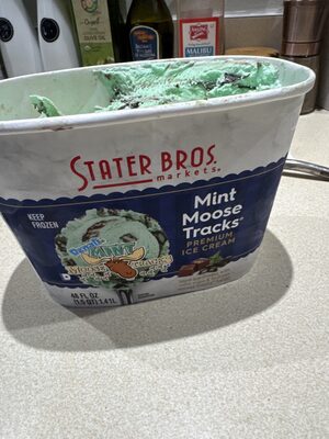 Mint Moose Tracks Mint Premium Ice Cream With Mint Cups & Famous Moose Tracks Fudge, Mint Moose Tracks