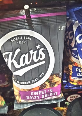 Sweet 'N Salty Select Peanuts, Almonds, Cocoa Candies, Raisins, Cashews, Cherry-Flavored Cranberries Deluxe Mix, Sweet 'N Salty Select