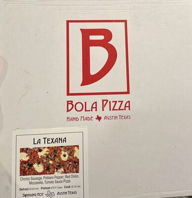 La Texana Chorizo Sausage, Poblano Pepper, Red Onion, Mozzarella, Tomato Sauce Pizza, La Texana