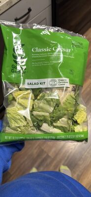 Classic Caesar Romaine Lettuce, Garlic Croutons, Shaved Parmesan Cheese & Cracked Black Pepper Salad Kit With Creamy Parmesan Caesar Dressing, Classic Caesar
