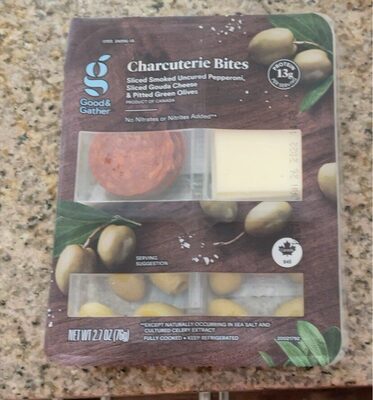 Sliced Smoked Uncured Pepperoni, Sliced Gouda Cheese & Pitted Green Olives Charcuterie Bites, Sliced Smoked Uncured Pepperoni, Sliced Gouda Cheese & Pitted Green Olives