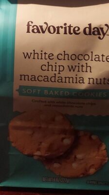 White Chocolate Chip With Macadamia Nuts Soft Baked Cookies, White Chocolate Chip With Macadamia Nuts