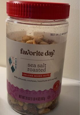Sea Salt Roasted Deluxe Mixed Nuts With Almonds, Cashews, Hazelnuts And Pecans, Sea Salt Roasted
