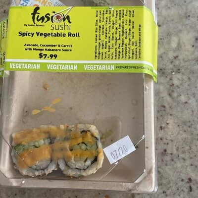 Spicy Vegetable Avocado, Cucumber & Carrot With Mango Habanero Sauce Roll, Spicy Vegetable